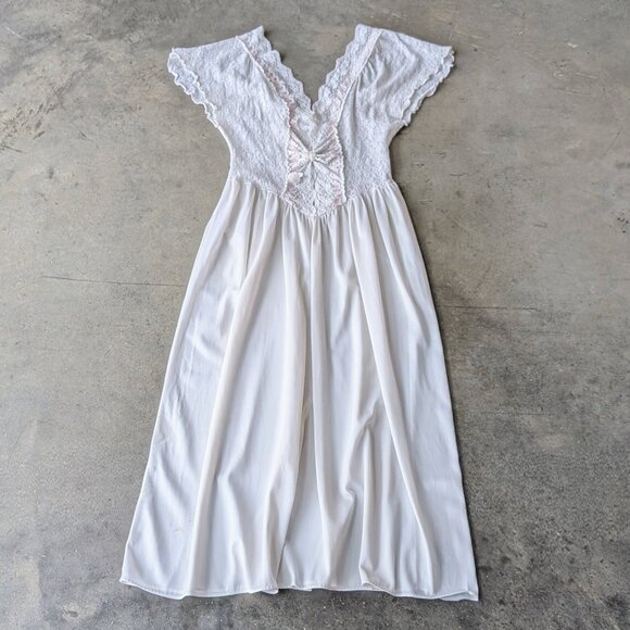 Vintage Other - Vintage Cinema Etoile White Lace V-Neck Midi Length Night Gown